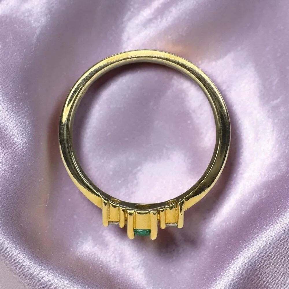 ESTATE- 10K Gold- Natural Emerald & Diamond Ring- Three Stone 1/4ct-Size 8 -2.2g